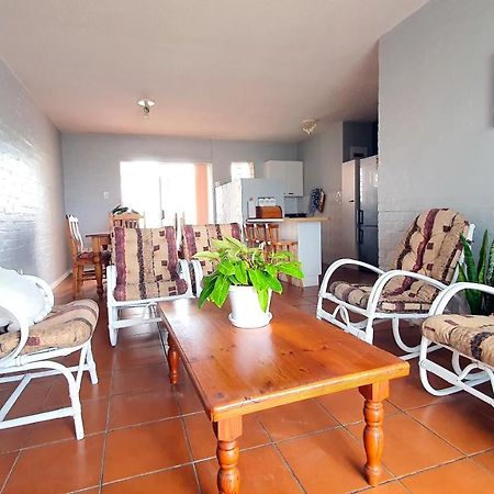 Family Beach Escape: Fully-Equipped 6 Sleeper Apartment Jeffreys Bay Exterior foto