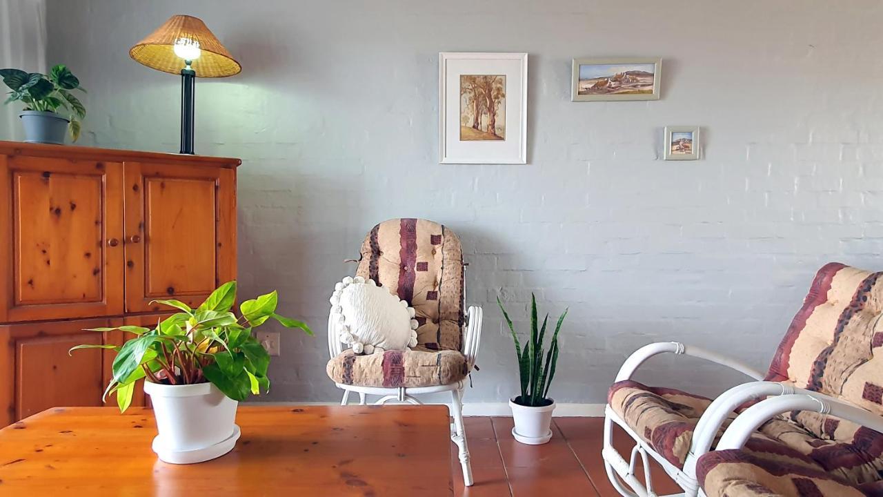 Family Beach Escape: Fully-Equipped 6 Sleeper Apartment Jeffreys Bay Exterior foto